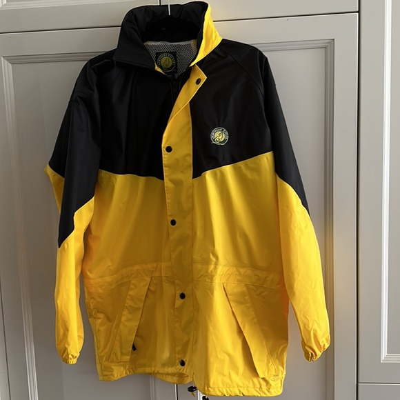 VTG Man’s Northern Escape Rain Coat - Picture 8 of 11